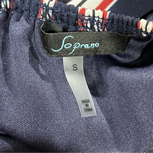 Striped halter dress with open back laced details - Picture 9 of 12